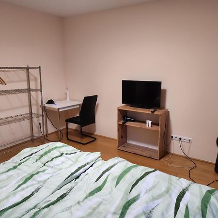 Perchtoldsdorf Schnell-Bahn / Bahnhof Liesing Apartment Luaran gambar