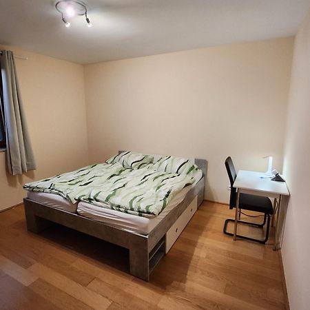 Perchtoldsdorf Schnell-Bahn / Bahnhof Liesing Apartment Luaran gambar