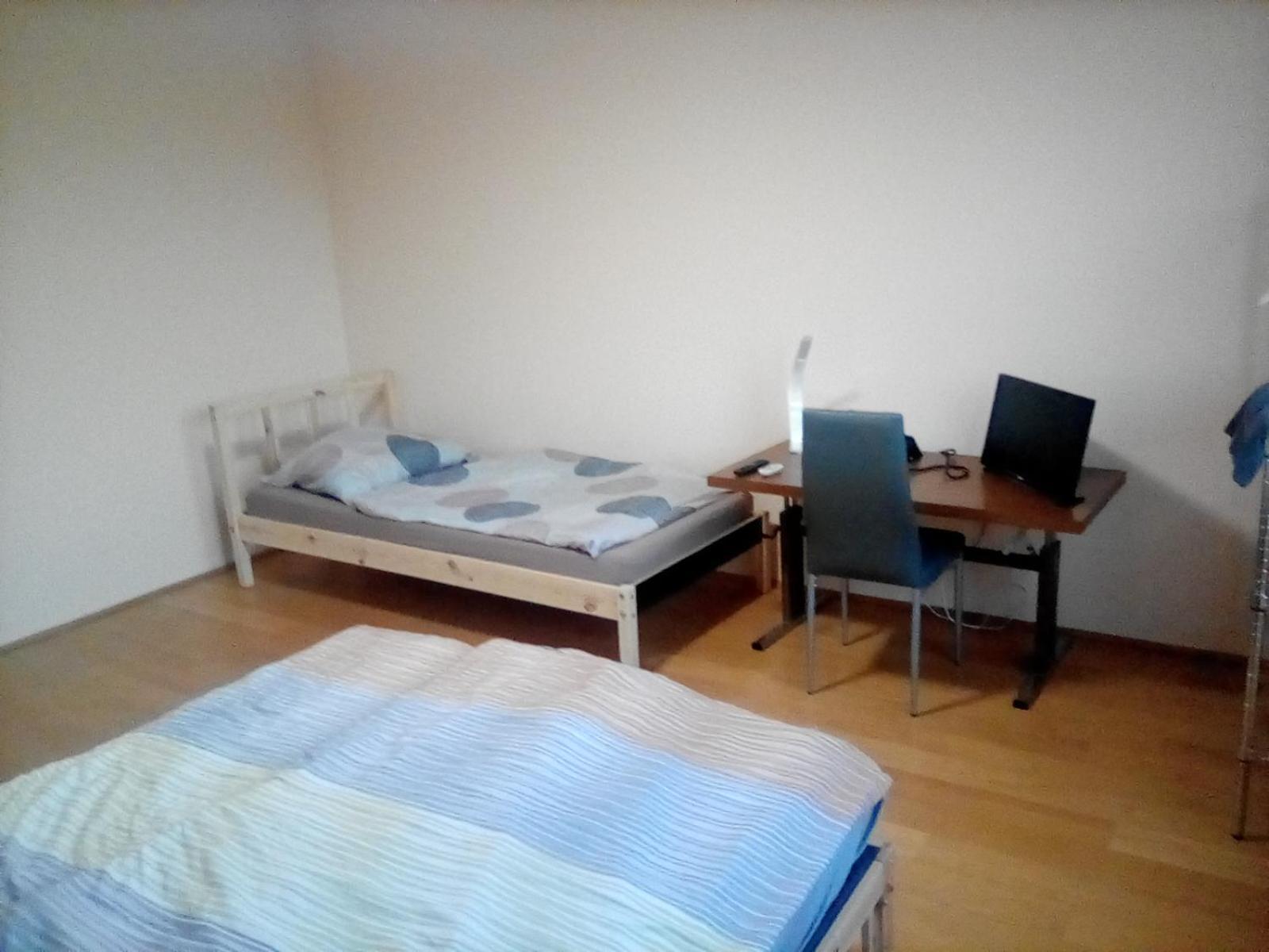Perchtoldsdorf Schnell-Bahn / Bahnhof Liesing Apartment Luaran gambar