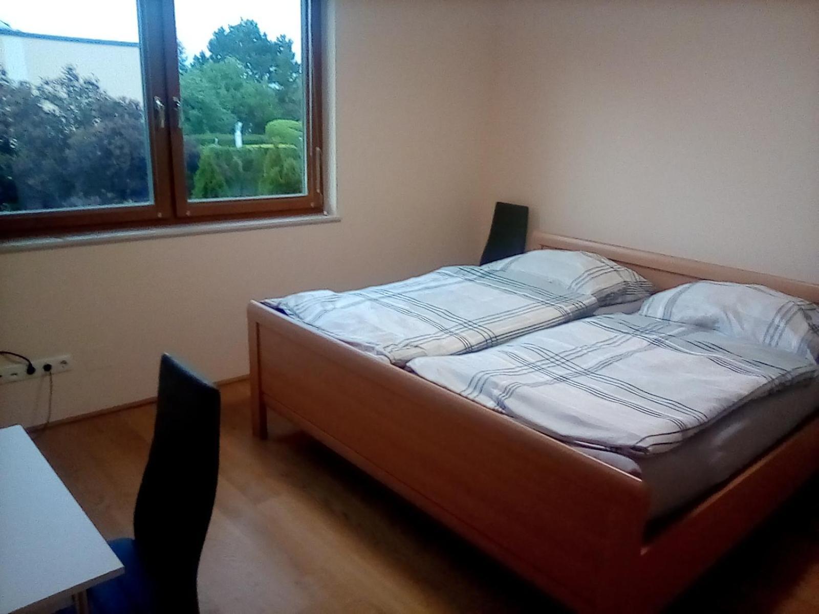 Perchtoldsdorf Schnell-Bahn / Bahnhof Liesing Apartment Luaran gambar