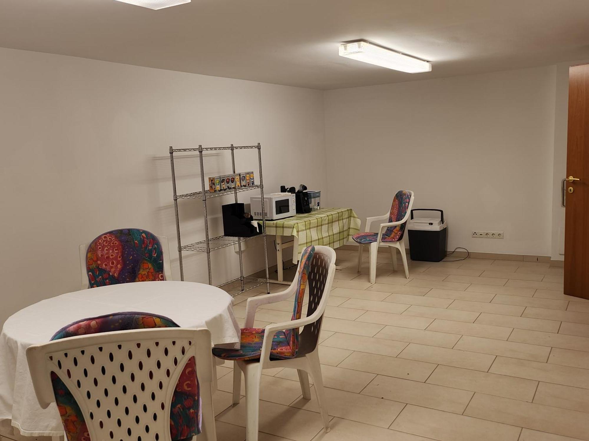 Perchtoldsdorf Schnell-Bahn / Bahnhof Liesing Apartment Luaran gambar