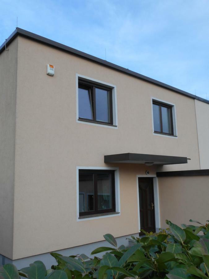Perchtoldsdorf Schnell-Bahn / Bahnhof Liesing Apartment Luaran gambar