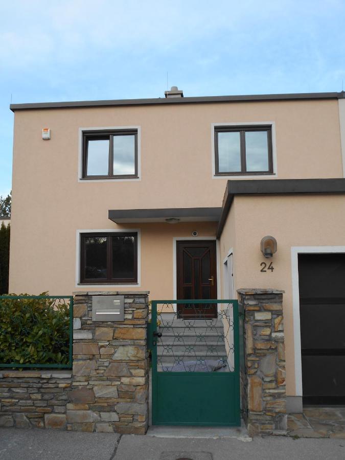 Perchtoldsdorf Schnell-Bahn / Bahnhof Liesing Apartment Luaran gambar